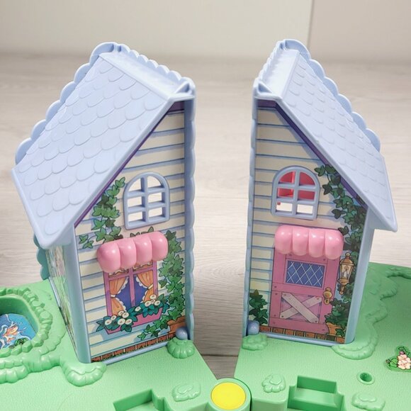 Vintage 1994 TAKARA Furry Families, Lion Family Enchanted Playhouse + furniture - Picture 10 of 16